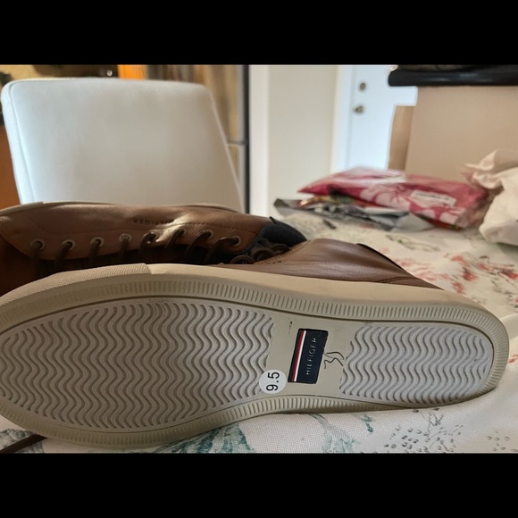 Tommy Hilfiger Chukka boots color Caramel. Never used. Brand new. - Picture 4 of 5